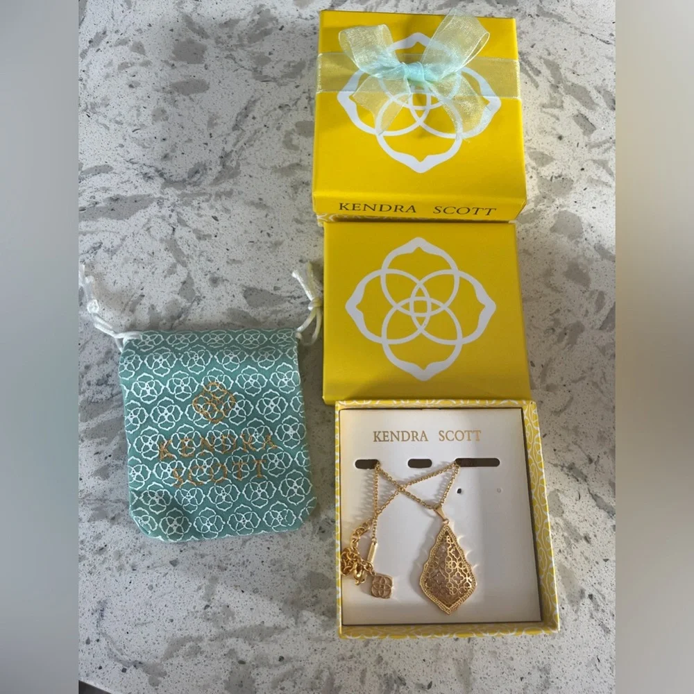 Kendra Scott Gold Necklace - Picture 1 of 2
